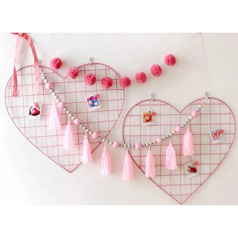 grille métallique cœur rose clips photos moderne minimaliste pompons doré porte clés