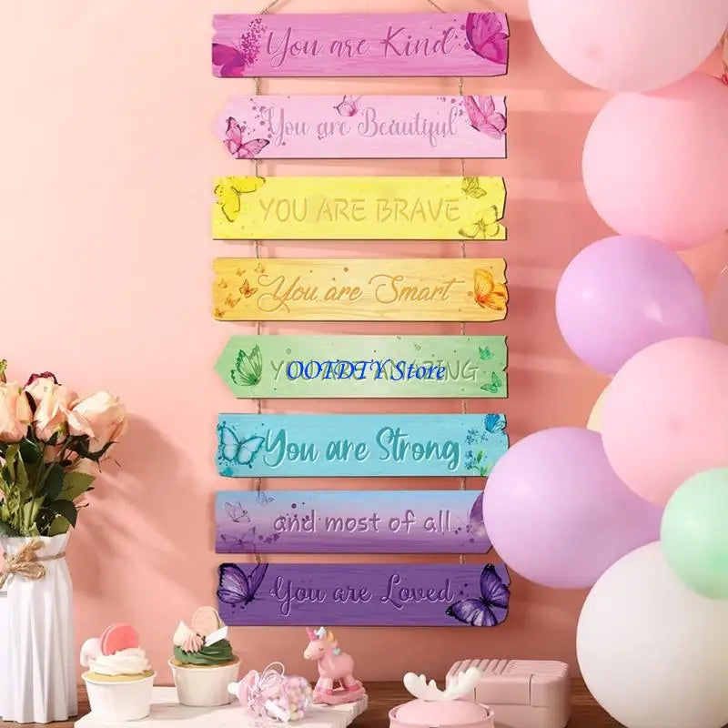 décoration murale plaquettes bois textes inspirants dinosaures papillons étoiles enfants