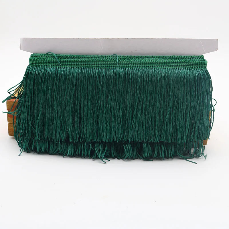 Détail des glands et dentelle de la frange décorative