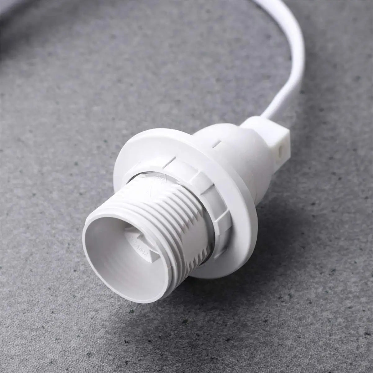 Installation du câble suspendu avec ampoule LED E27