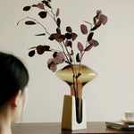 vase moderne verre marron clair simple geometrie decoration florale minimaliste