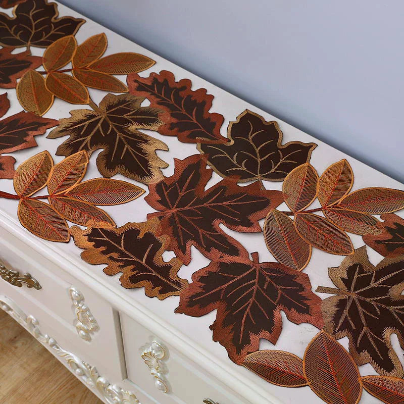 nappe automnale feuilles d'érable motif floral rustique doré marron orangé vert foncé semi transparent