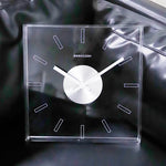 horloge murale moderne acrylique bleu orange rouge rectangles blancs minimaliste