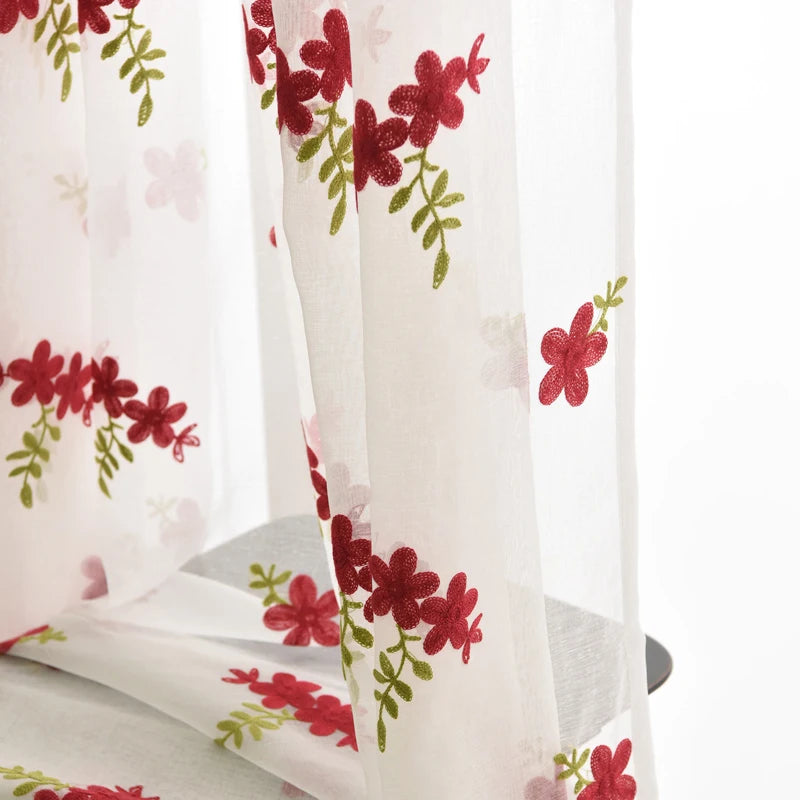 rideaux blancs rouges fleur brodés tulle transparents floral fenêtre chambrehôtelcafé
