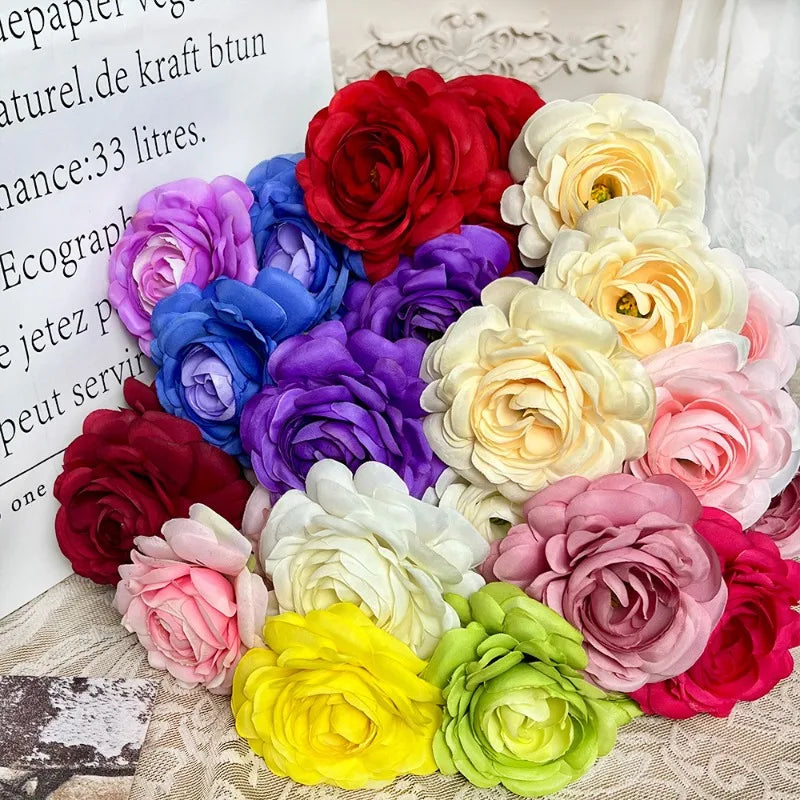 décoration intérieure fleurs artificielles soie rouge rose blanches classiques tringle mariage anniversaire