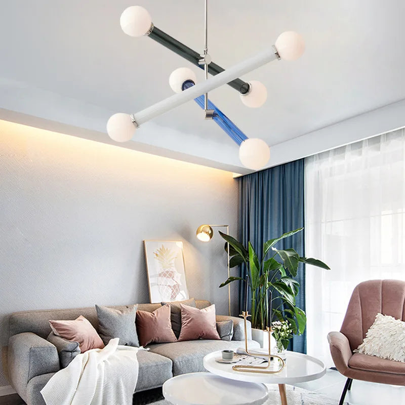 lustre suspension moderne sphères blanches structure géométrique métal noir blanc bleu salon scandinave