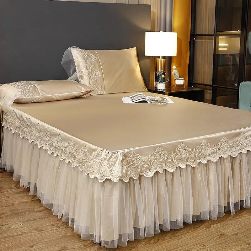 drap lit beige clair broderie fine satiné élégant oreillers taies assorties