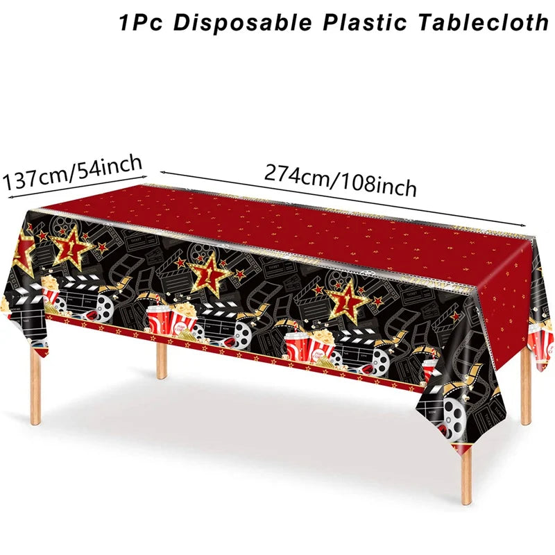 décoration anniversaire thème cinéma assiettes jetables serviettes gobelets nappe guirlande popcorn rouge noir doré
