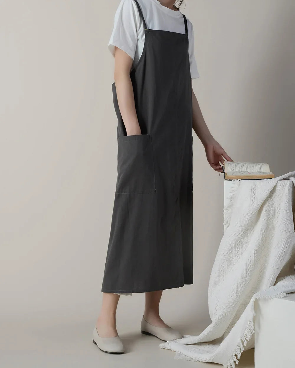 tablier cuisine coton ajustable élastiques poche beige clair gris foncé rose pâle minimaliste fonctionnel