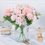 bouquets fleurs artificielles bleu rose blanc vases texturés motifs floraux rustique champêtreintérieur decoration
