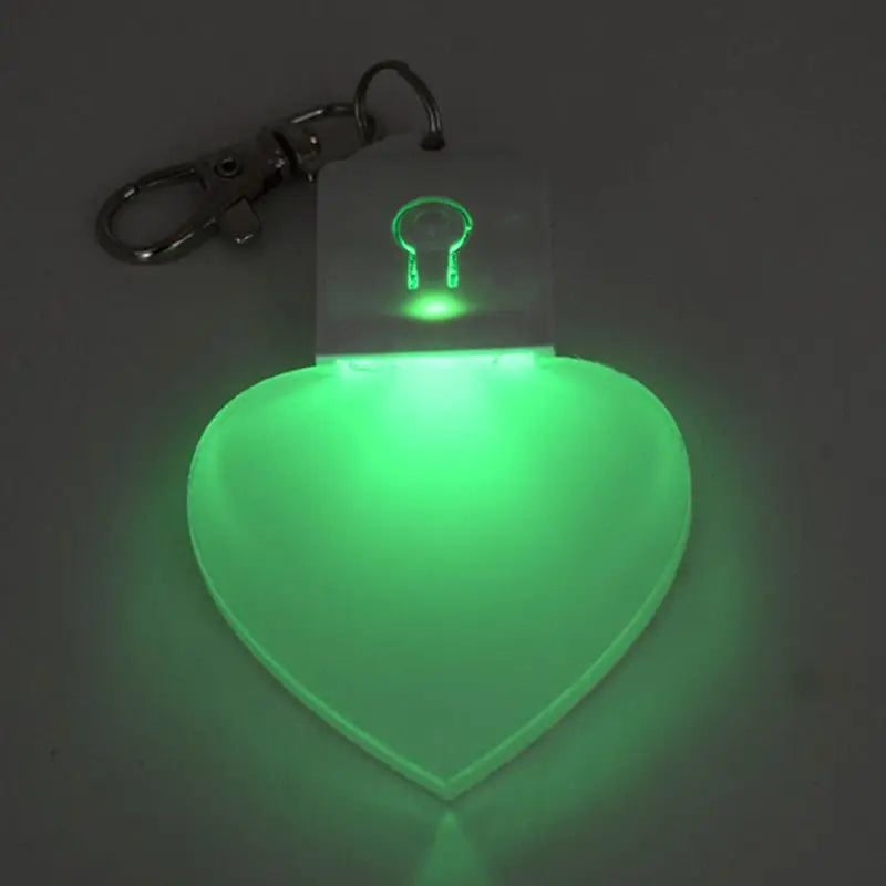 porte clés lumineux coeurs étoiles couleurs bleu blanc vert rose violet moderne