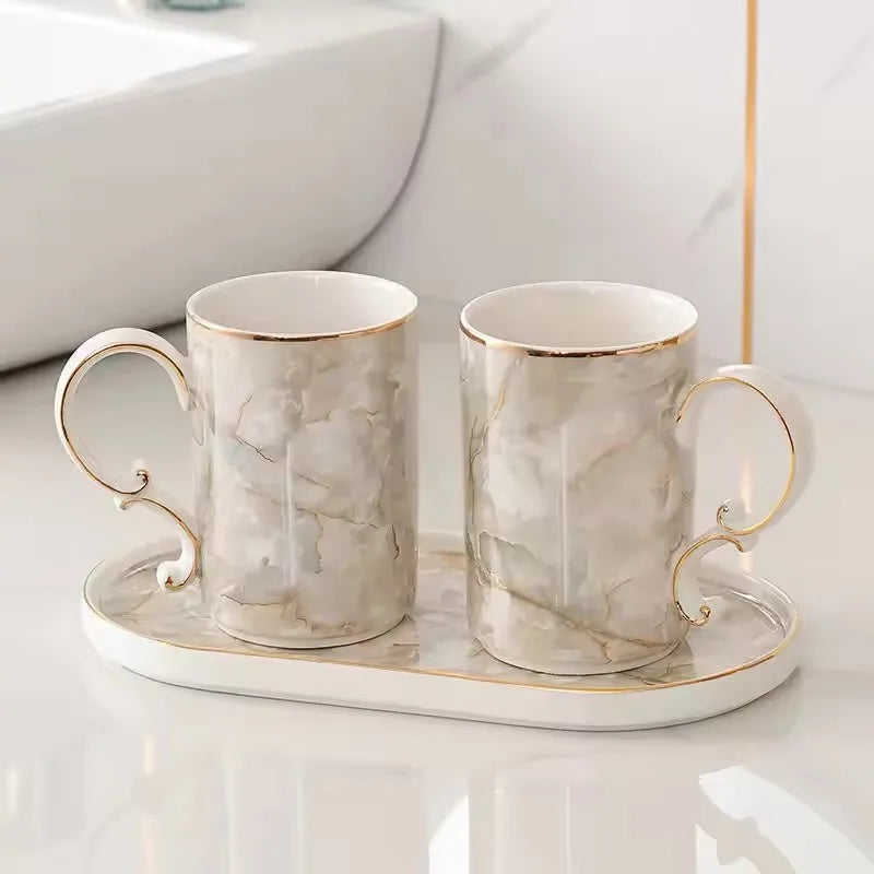 ensemble vaisselle salle bain marbre blanc gris or classique tasses poignées dorées porte brosse