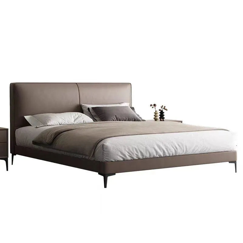 lit double moderne minimaliste tête lit bois table chevet tapis abstrait beige gris