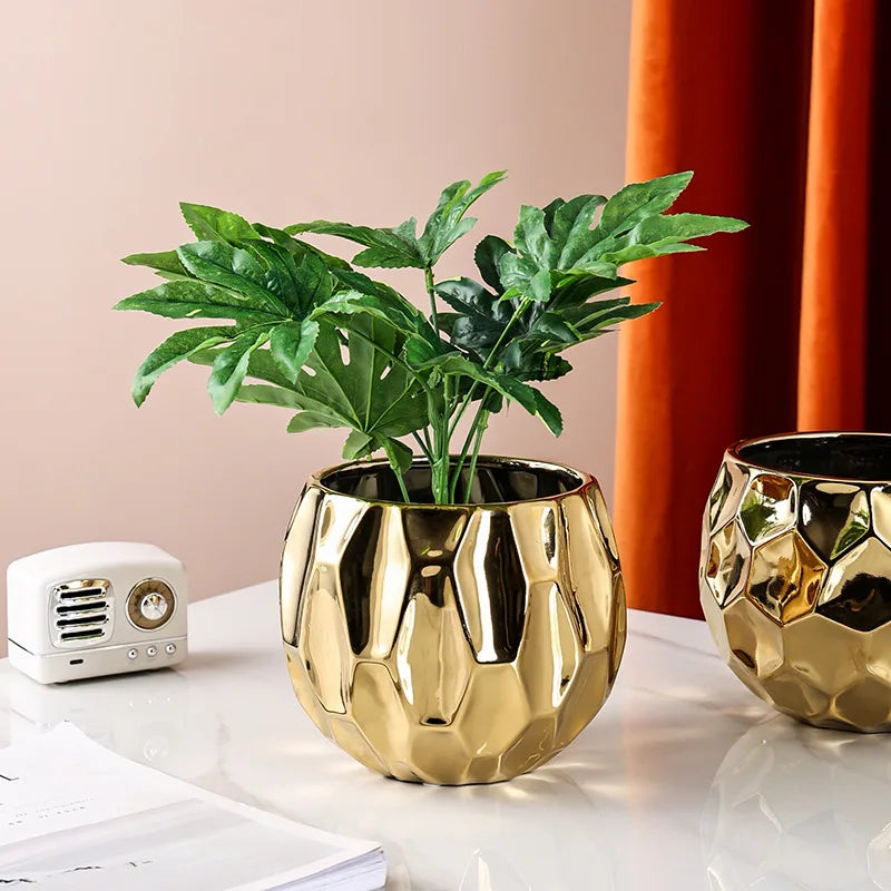 Cache pot haut en céramique géométrique nordique bordeaux sur balcon