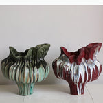 vase moderne artisanal transparent rayures verticales rouge blanc texture rugueuse décoration table arrangement floral