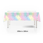 vaisselle jetable fête anniversaire moderne multicolore pailletée assiettes tasses serviettes pailles bannière happy birthday