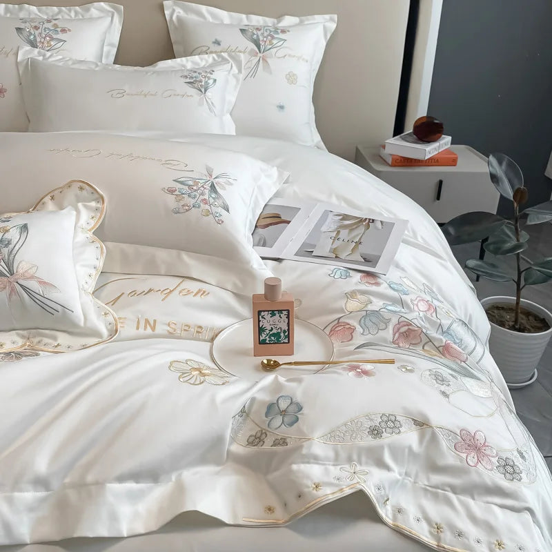 Parure de lit en couleur verte dans une chambre décorée