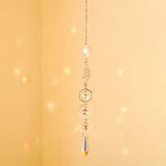 décoration extérieure boho mobile transparent argenté lune étoiles motifs floraux opalescent chaines jardin suncatcher