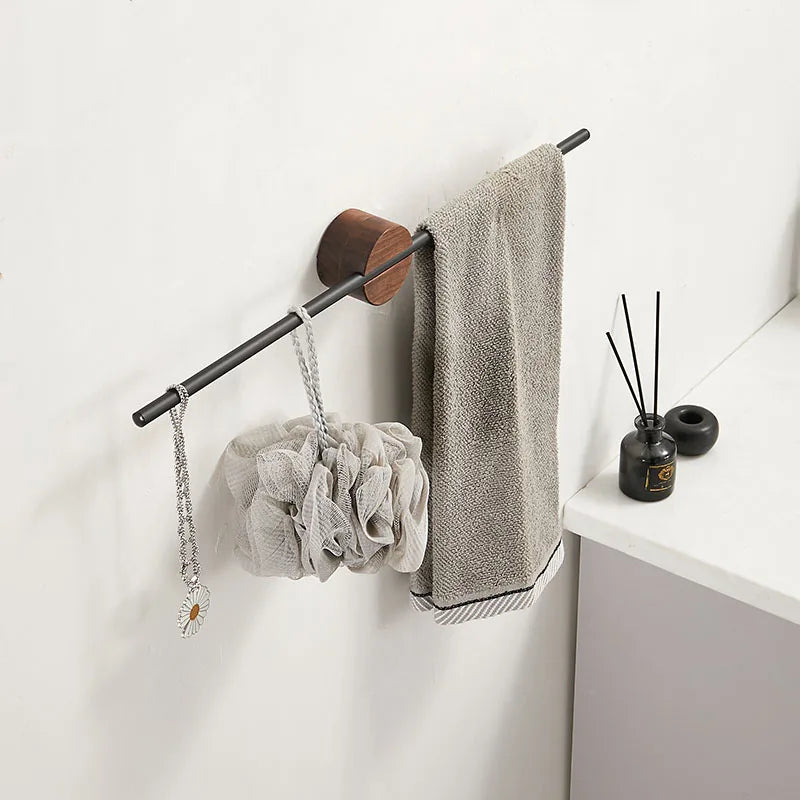 porte serviettes mural moderne acier inoxydable finition brossée noir bois texture naturelle serviette tissu