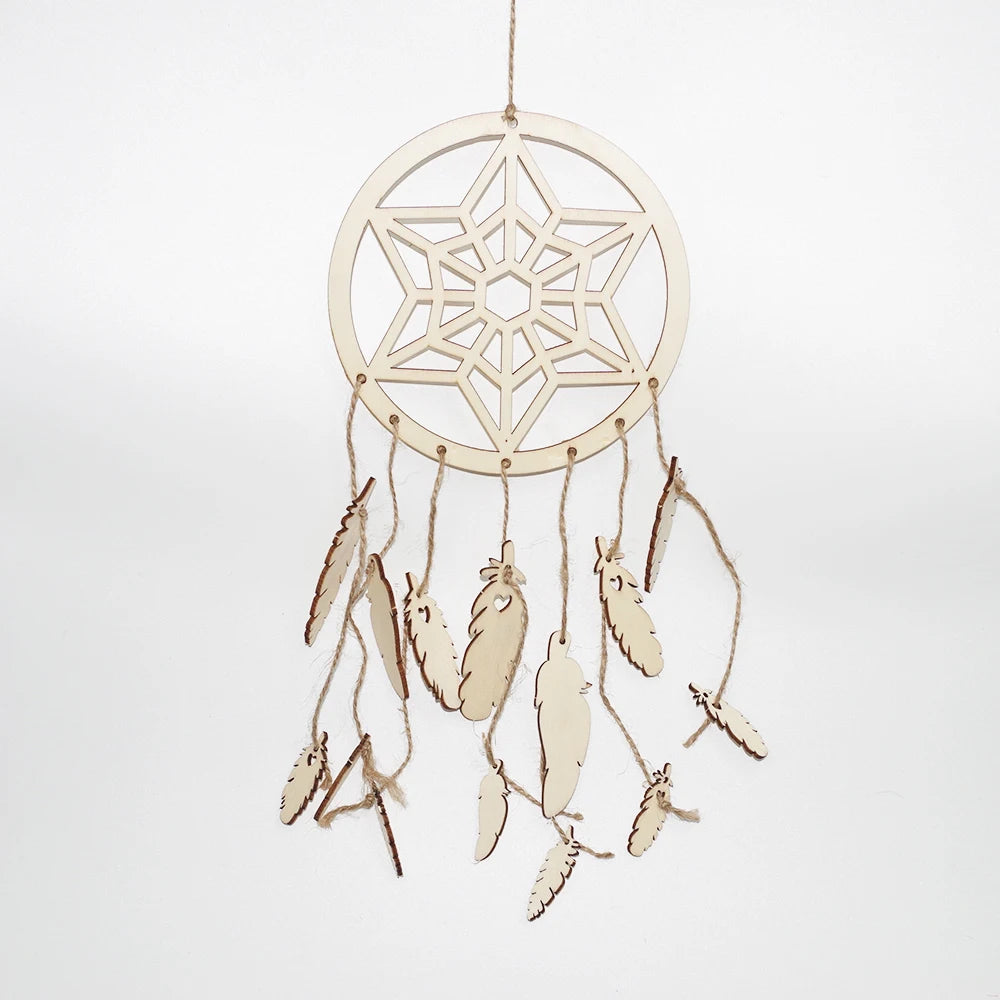 attrape rêves boho artisanal plumes motifs géométriques naturel bois chambre décoration murale