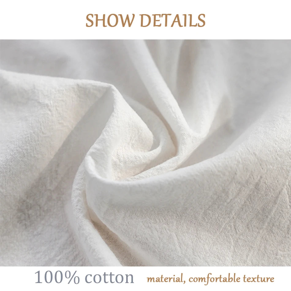 Gros plan sur une texture de tissu en coton blanc doux et léger, offrant un confort agréable au toucher.