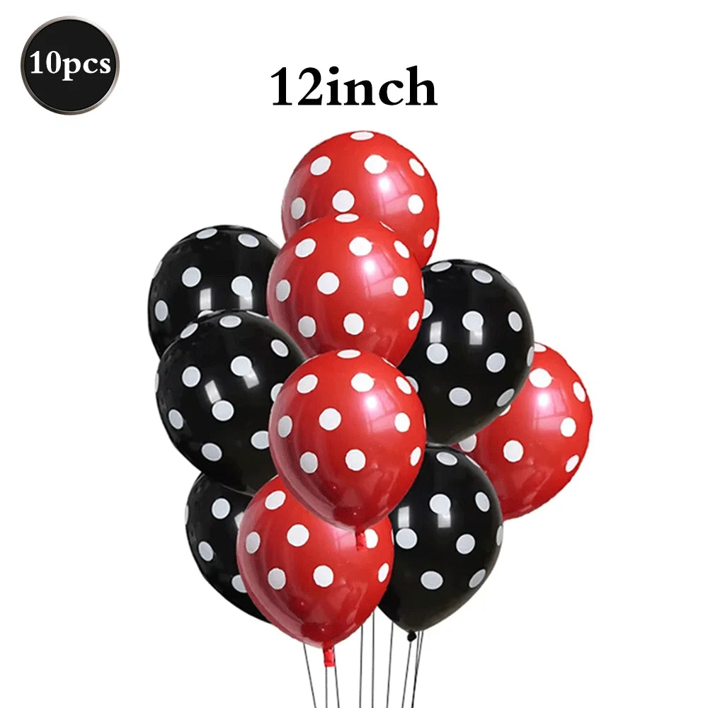 assiettes papier festives fourchettes couteaux serviettes nappe moderne points rouges noirs