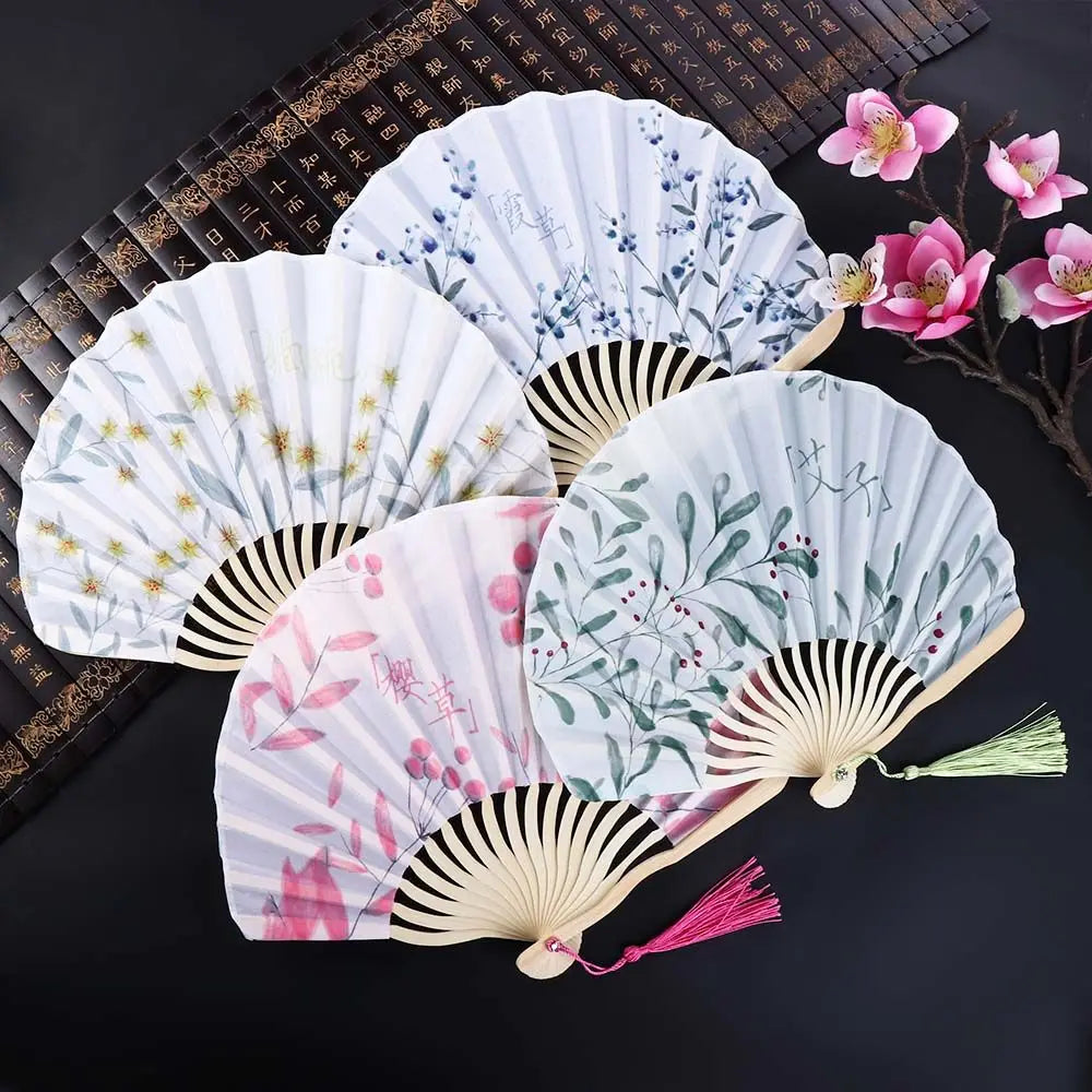 éventail pliant traditionnel soie bois fleurs motifs floraux tassel blanc rouge vert bleu