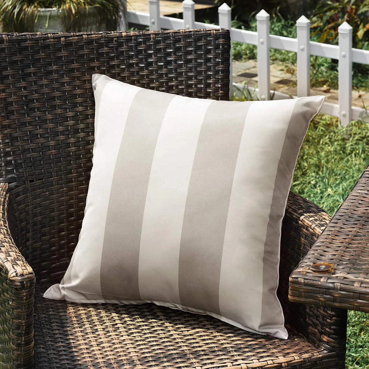housse coussin extérieur imperméable rayures moderne canapé jardin fauteuil décoration polyester couleur unie