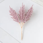 décoration noël plumes artificielles branches feuilles pin pommes coton rouges traditionnellements