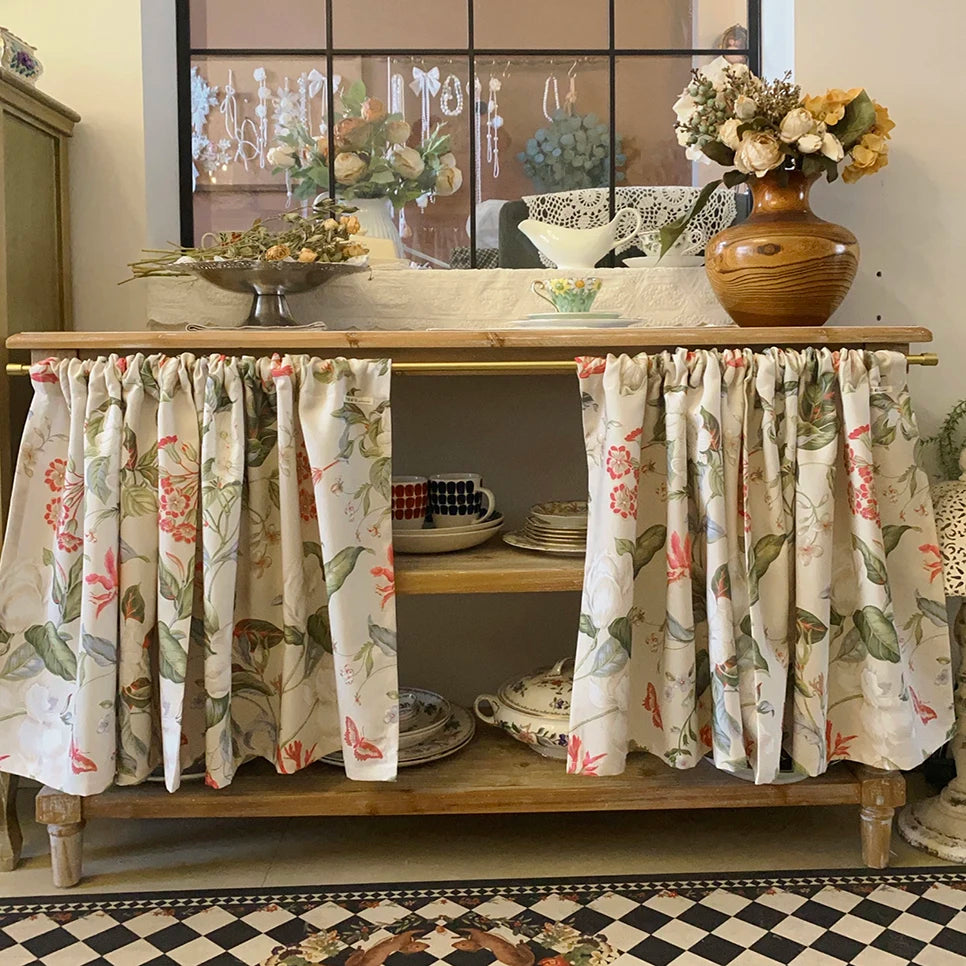 rideau floral vintage opalescent plante papillon blanc vert rouge maison