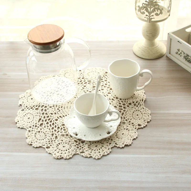 Dessous de verre crocheté blanc motif floral