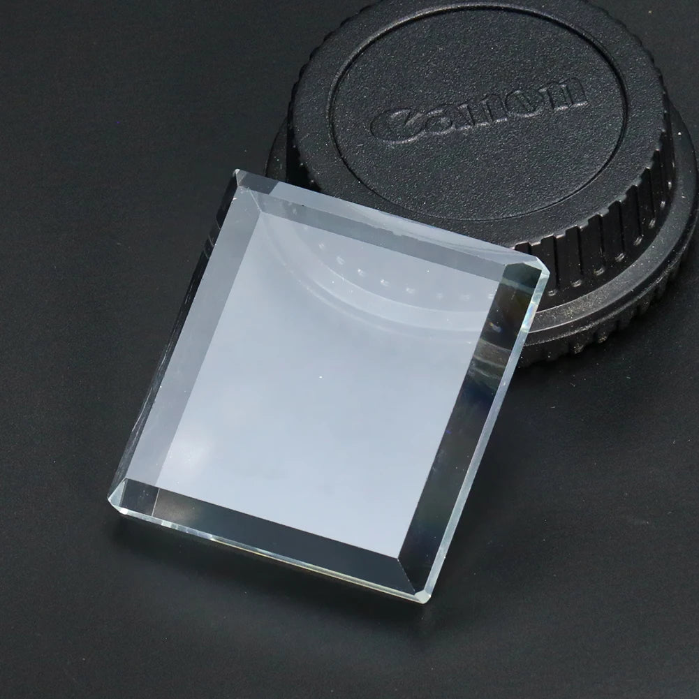 presse papiers cristal transparent facetté moderne décoration élégante reflets irisés surfaces lisses