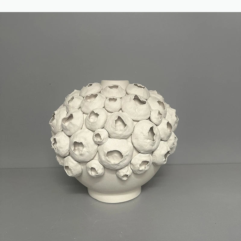 vase blanc moderne contemporain sculptural petite coquilles texture opacité décoration intérieure adaptable fleurs plantes
