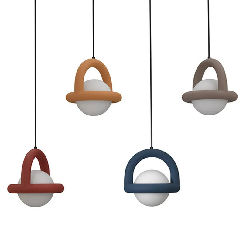 suspension lumineuse moderne pendentif acrylique noir blanc orange bleu rouge anneau métal lampe LEDflux60