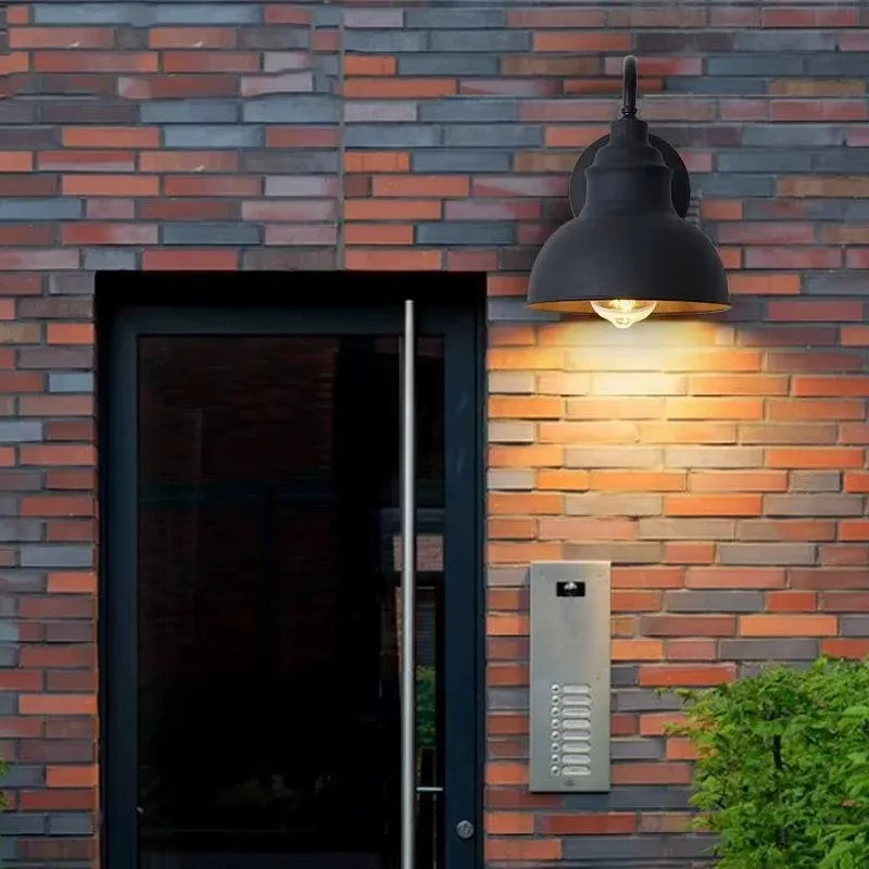 Vue de côté de l'applique murale LED retro noire