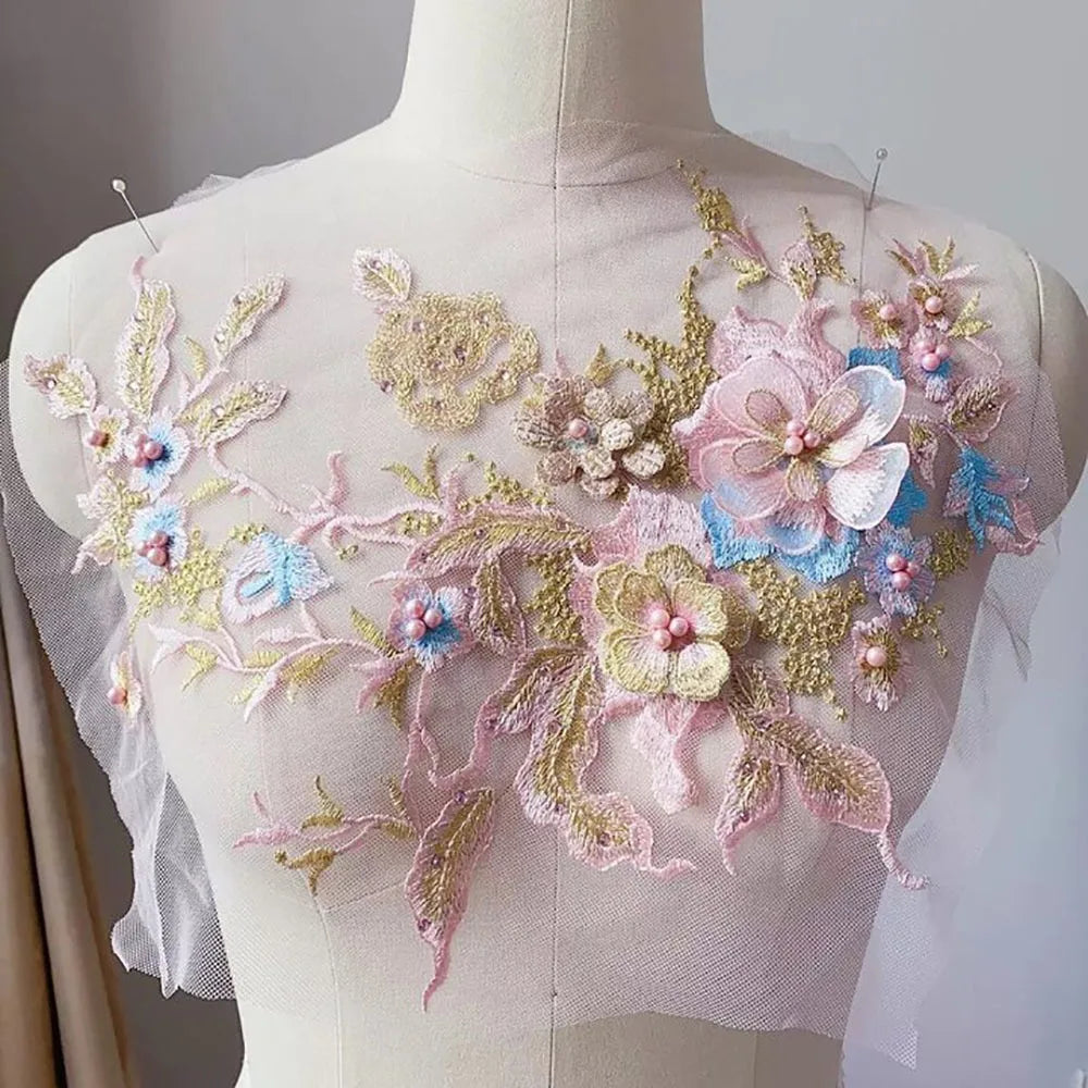 appliques textile brodées fleurs relief rose blanc violet bleu doré noir