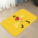 tapis moderne johnnie walker noir jaune blanc rouge logo fleurs silhouette marcheur