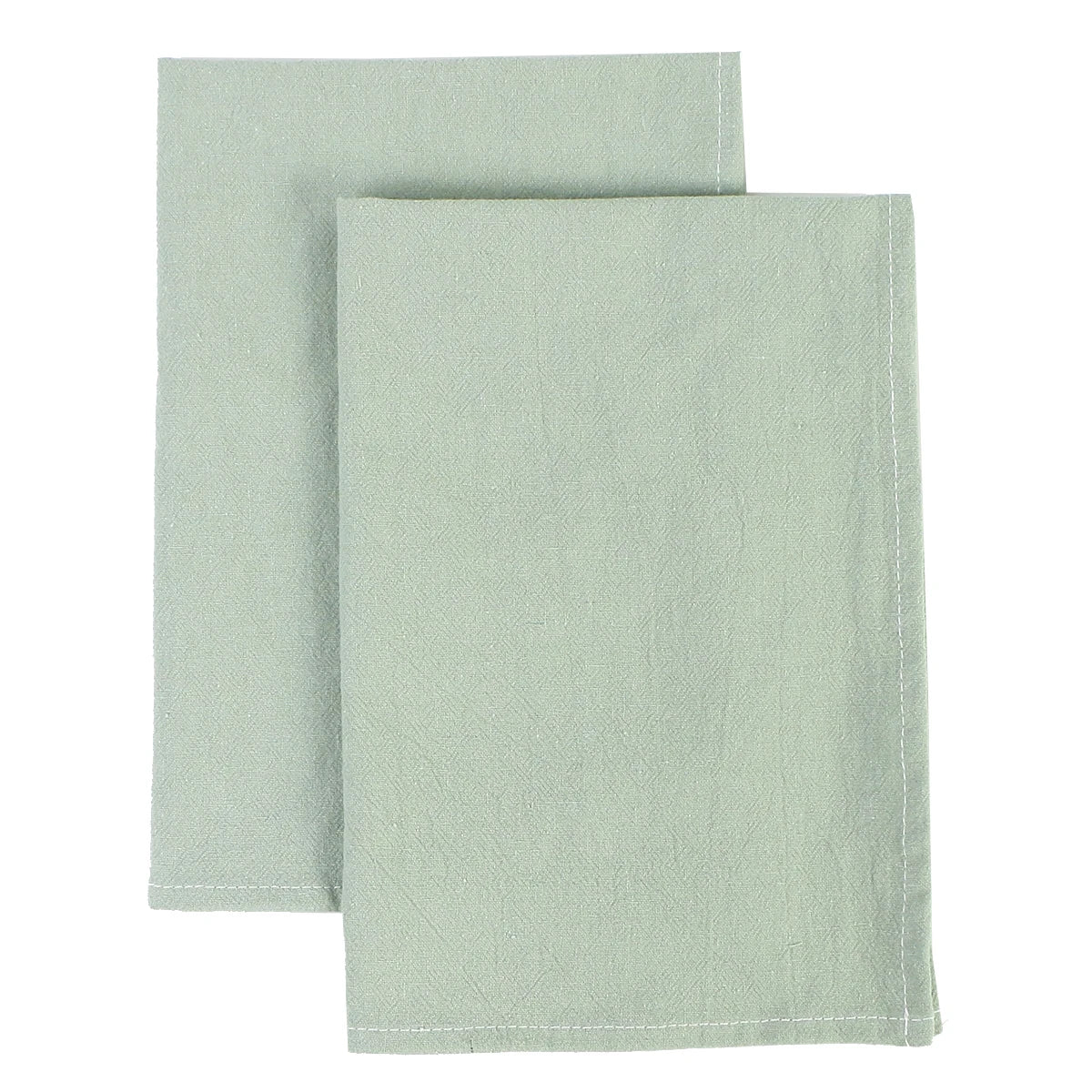 Des serviettes en tissu vert pâle, avec des ourlets simples, offrant une touche de fraîcheur et de simplicité.