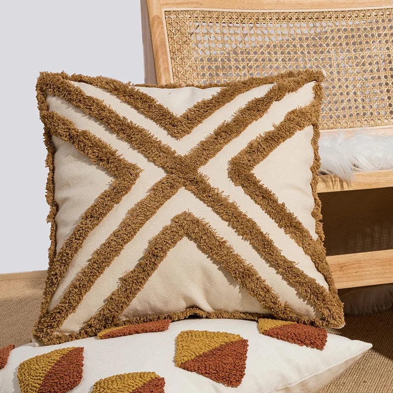 coussin décoratif nordique brodé motif géométrique beige moutarde orange brun boho chic