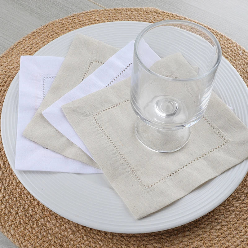 serviettes cocktail blanc classique bordure brodée réutilisables table restaurant 15x15cm pack 6pcs