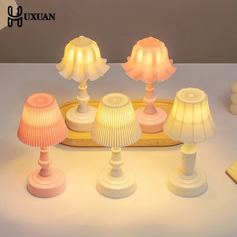 lampe table classique blanche rose plissée maison poupée accessoire miniature jouet enfant