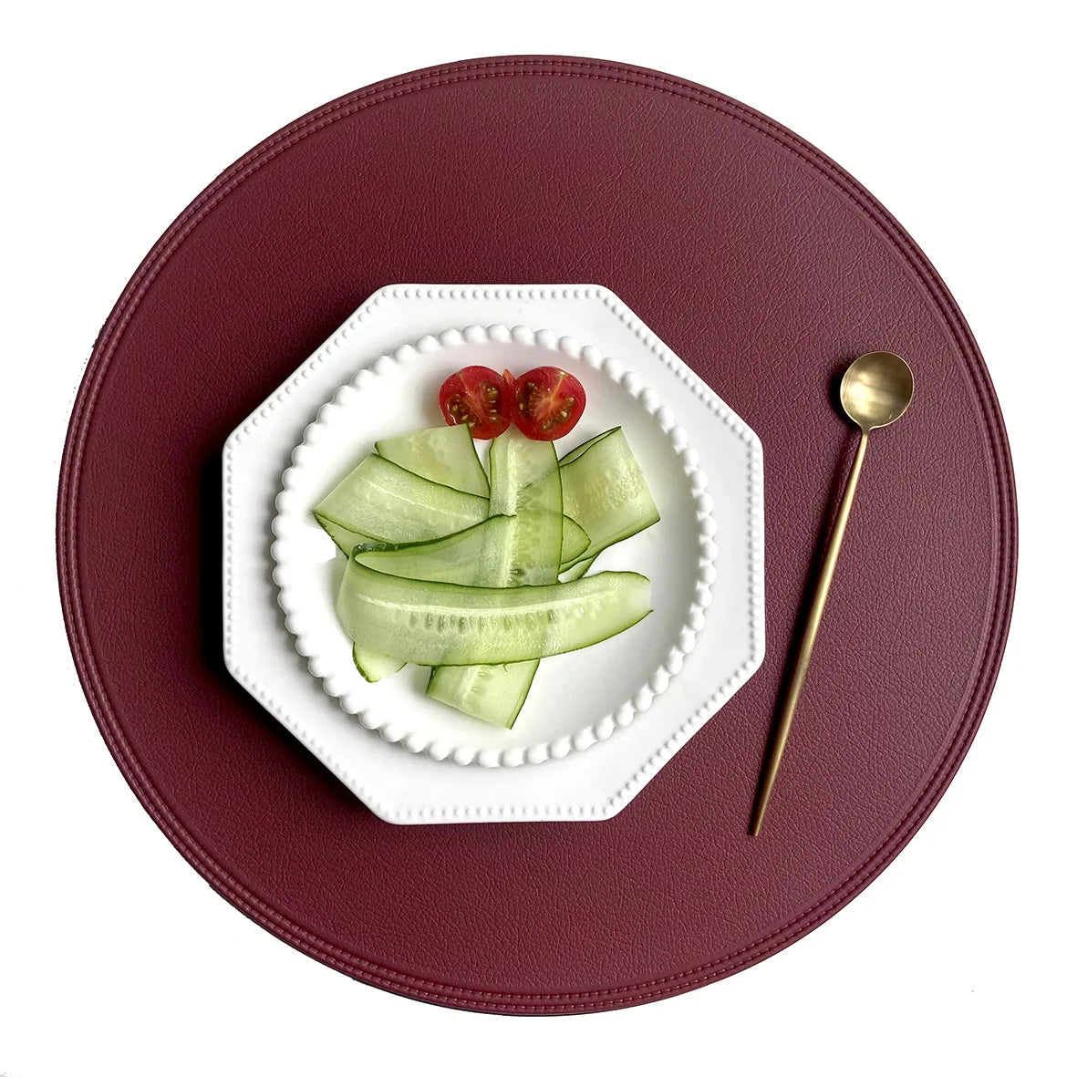 assiette ronde moderne simili cuir noir couverts dorés décoration table élégant 38cm