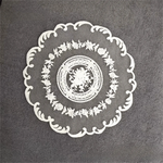 nappe table décorative brodée dentelle fleur rose motif circulaire vintage shabby chic semi transparent
