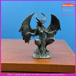 statue décorative créature mythologique féminine cornes ailes gris argent texture rugueuse gothique fantastique demoniaque