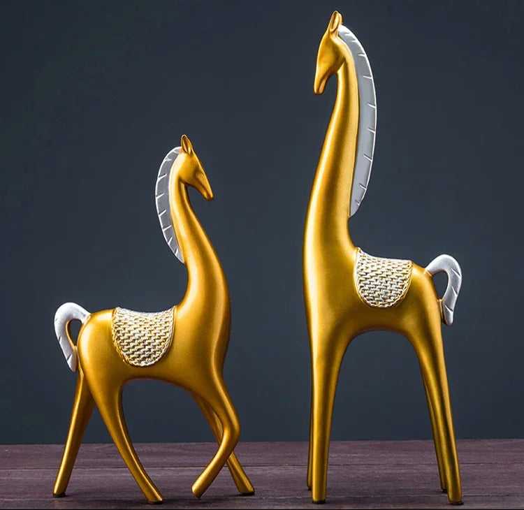 statuette cheval stylisée or bleu noir motif tissé surface brillante moderne décorative intérieur salon