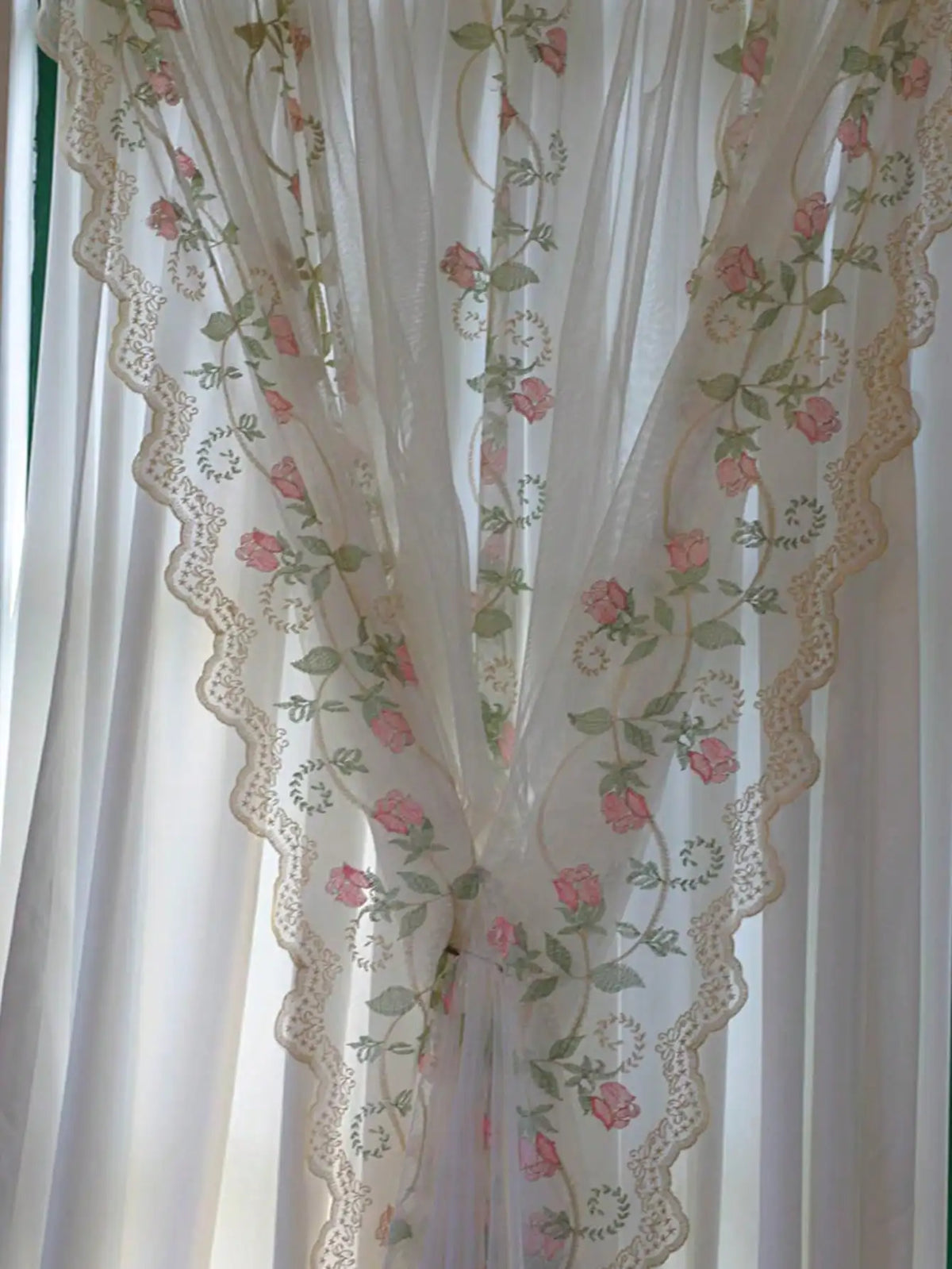 rideau floral transparent romantique blanc rose vert dentelle echangement daillets balcon chambre