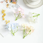 bouquet fleurs artificielles rouge vert jaune roses blanc bleu simple moderne decoration mariage intérieur
