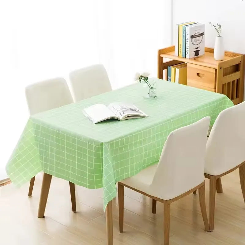 nappe imperméable moderne carreaux noirs vert clair blanc gris anti taches facile nettoyer maison