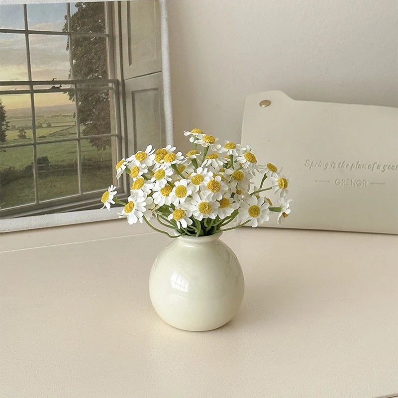 vase céramique crème fleurs artificielles bouquet roses marguerites blanc centre jaune