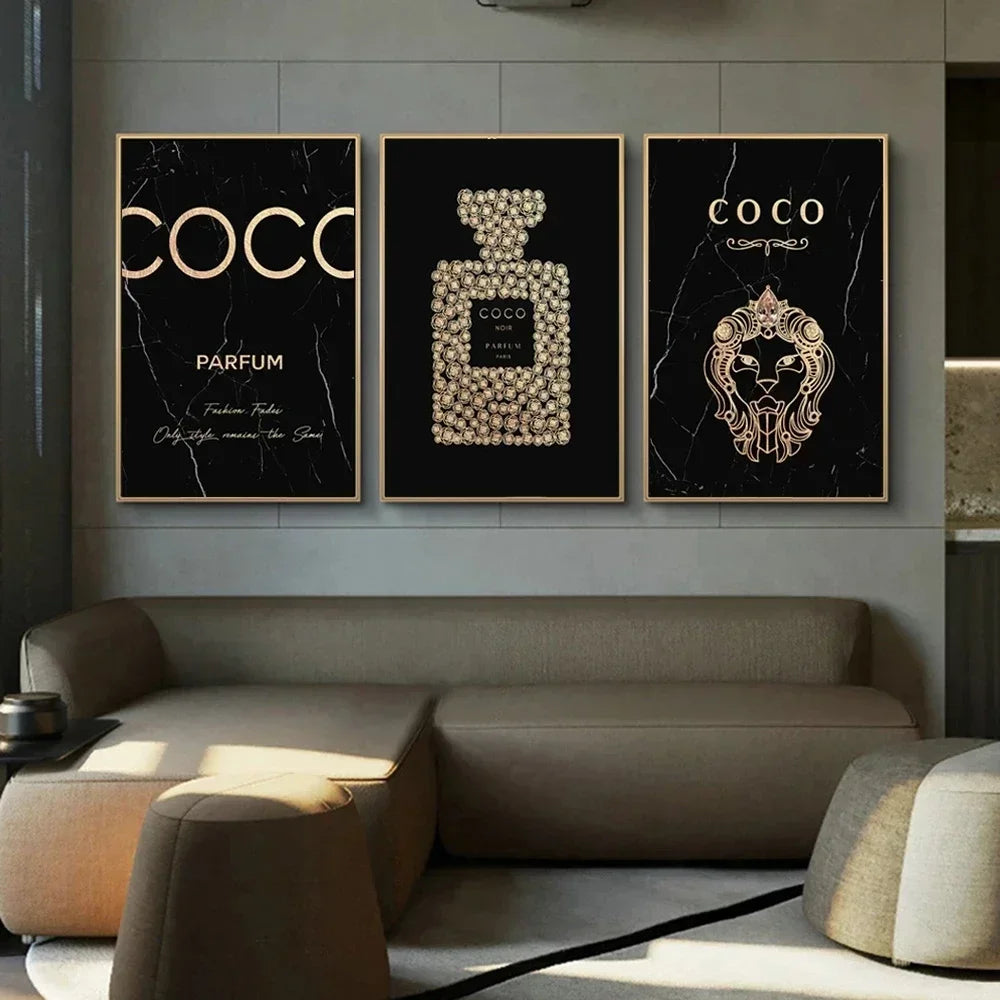 tableaux decoratifs modernes fond noir marbrure cocO parfum visage relief doré chambre salon decoration